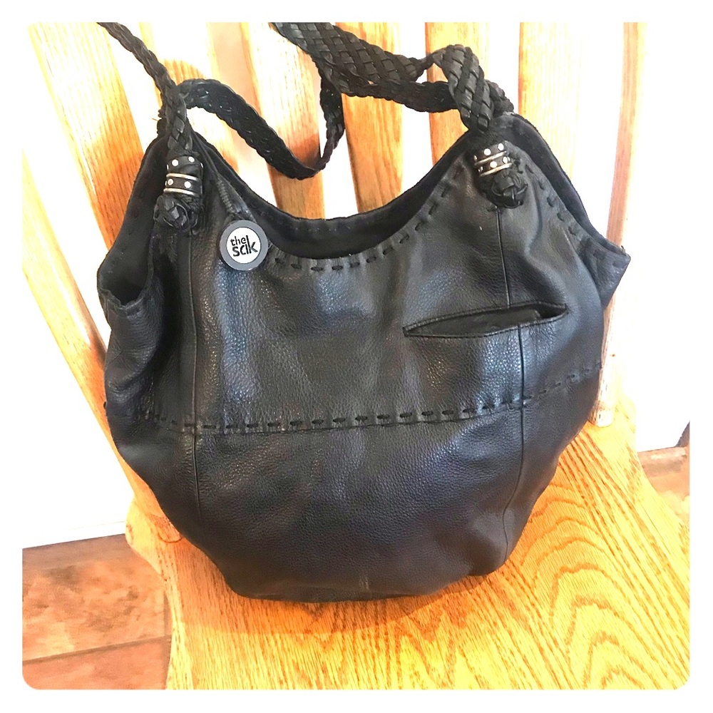 Black leather handbag with great pockets